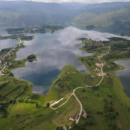 Autokamp Oaza Mira Rama Kamp alanı Ripci